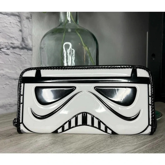 Loungefly x Star Wars Stormtrooper Patent Face Wallet. - Picture 1 of 4